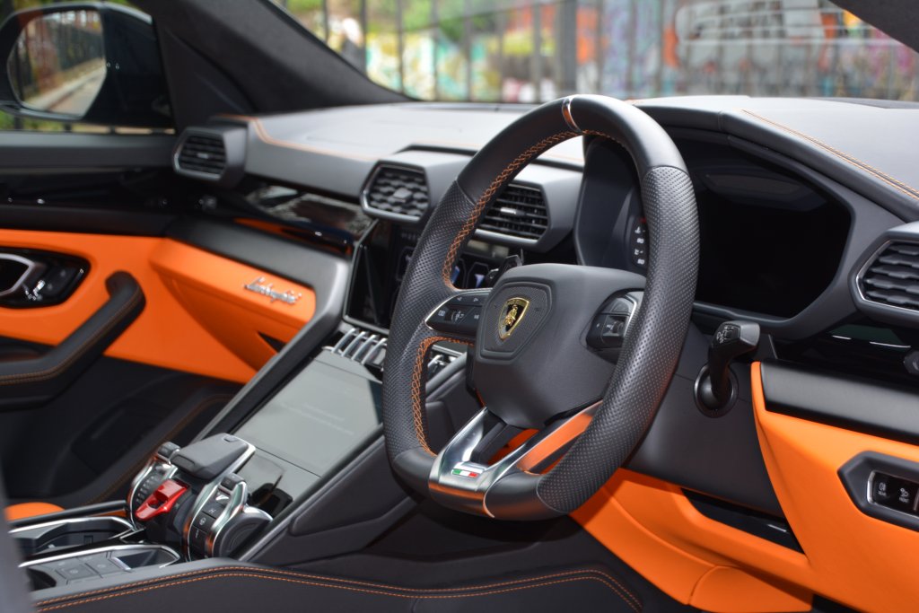 Lamborghini urus interior picture